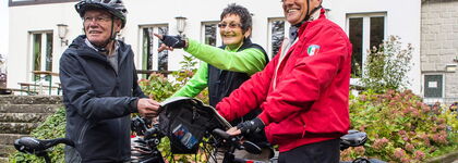 Unterkunft Ruhrtalradweg Radfahrer vor SGV-Jugendhof