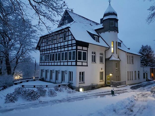 SGV-Jugendhof verschneit im Winter